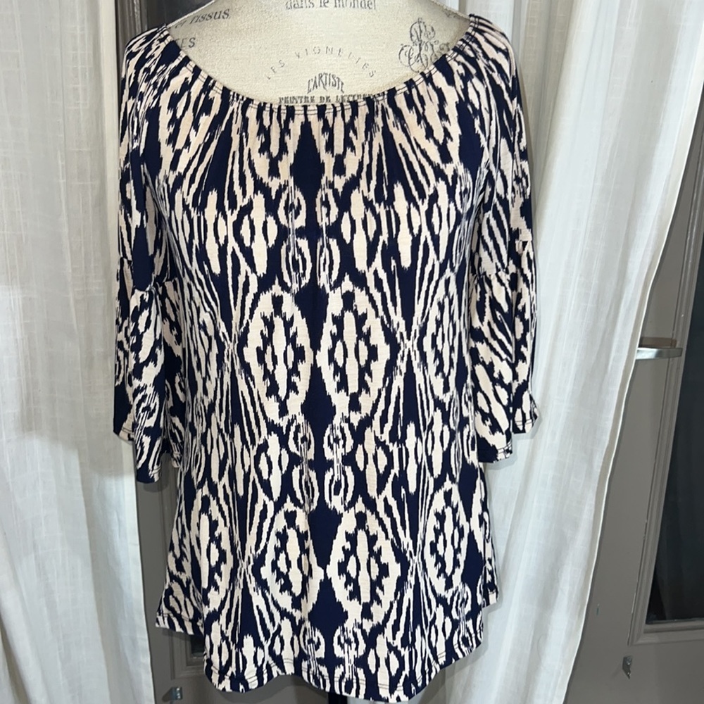 Vall navy cream off white pattern women’s blouse shirt. Size small​ - Picture 3 of 12